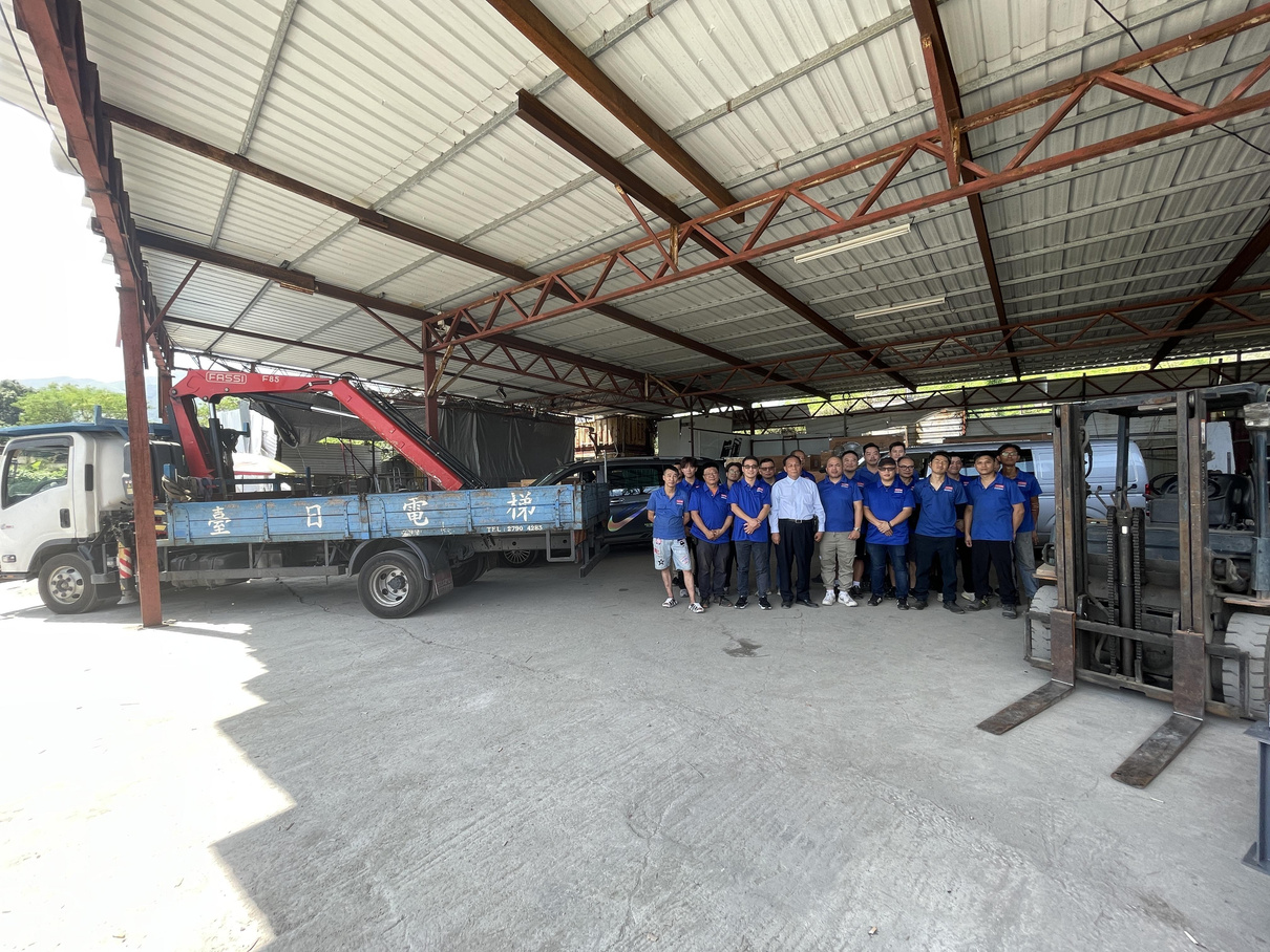 24-Ton Truck Crane